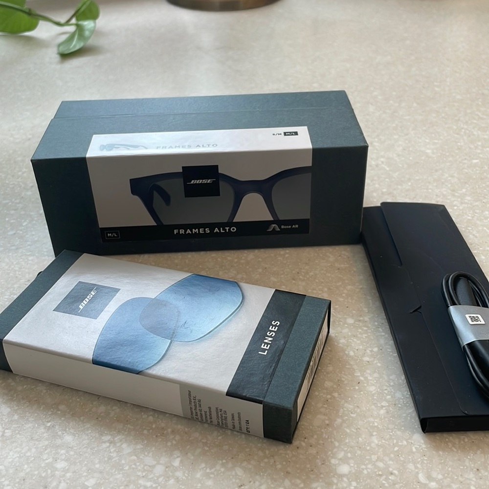 Bose frames alto: Sunglasses with built in earbuds!